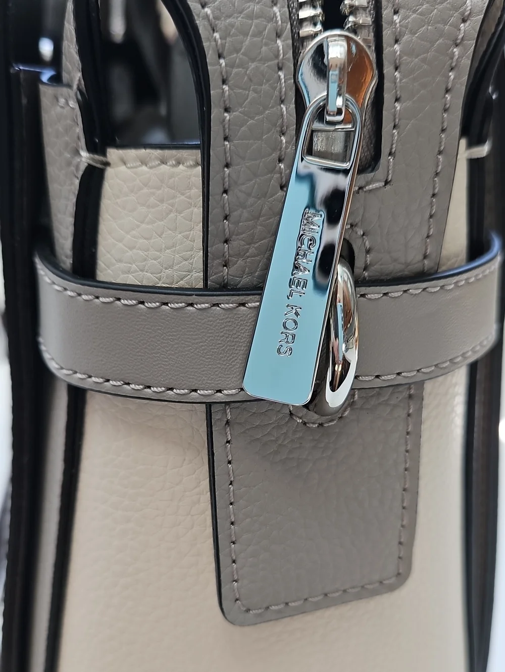 ✨️ PRICE DROP! MICHAEL KORS NWT Black Colorblock Leather Satchel - Picture 10 of 15